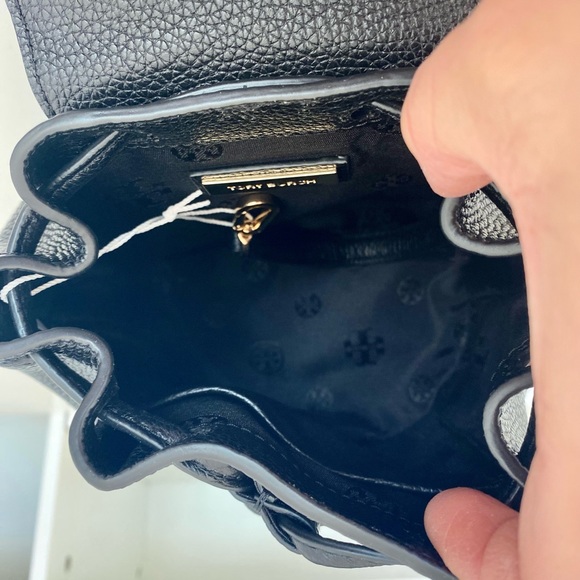 🏅🌈NEW🌈Tory Burch Thea Mini bucket backpack/shoulder bag/black/leather - Picture 10 of 14